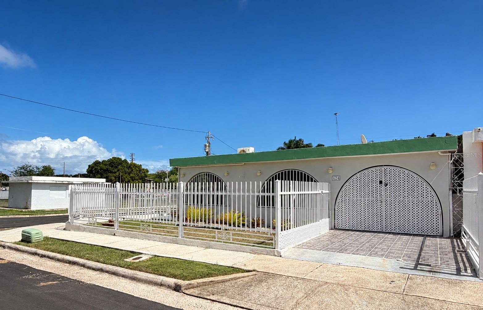 A-24 Calle 4 URB. EXTENSION SANTA ISIDRA I Property Photo 1