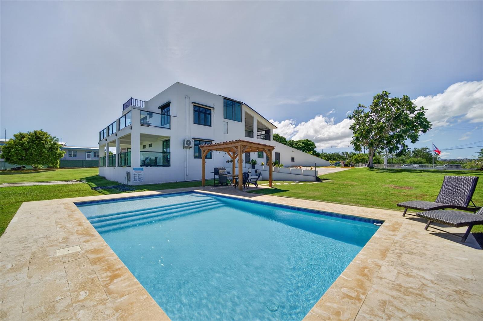 83 Calle Begonia, Urb. Manuel Corchado Property Photo 10