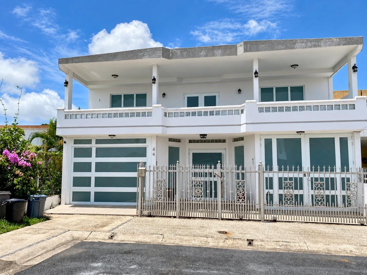 35 Villa Carolina Property Photo 1