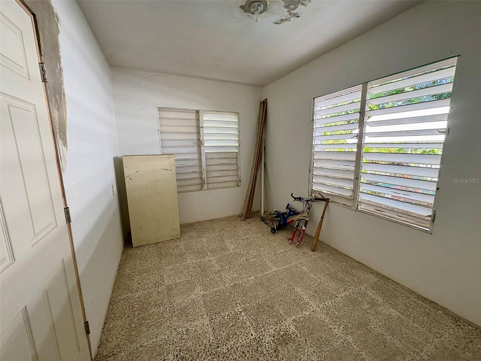 933 Paganini Property Photo 2