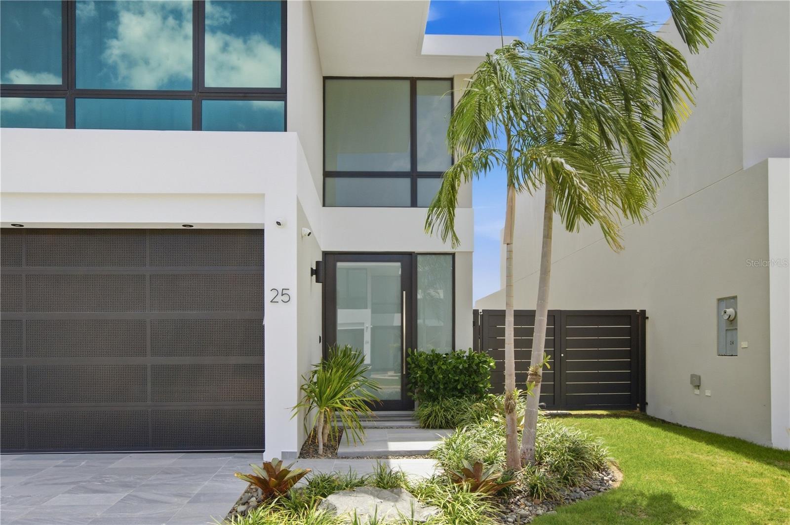 Riviera Parkview # 25 Property Photo 1