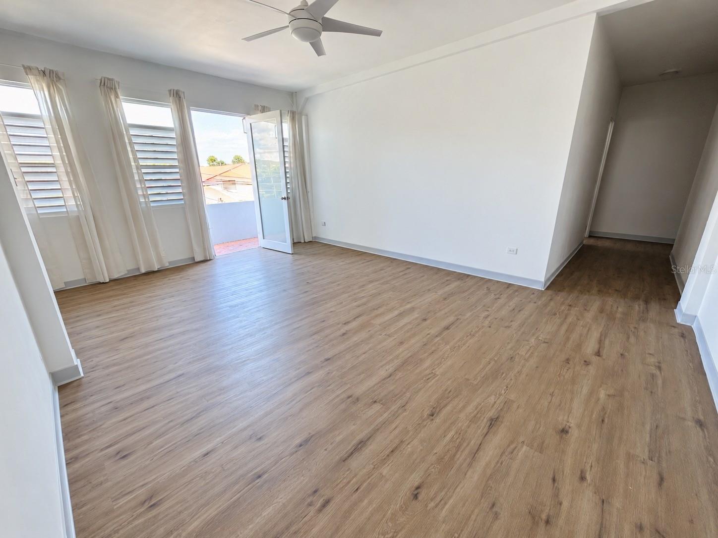 2844 AVE ROOSEVELT #305 Property Photo 1