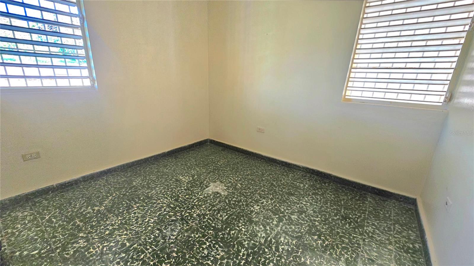 3 St. Magnolia Gardens #5-b Property Photo 9