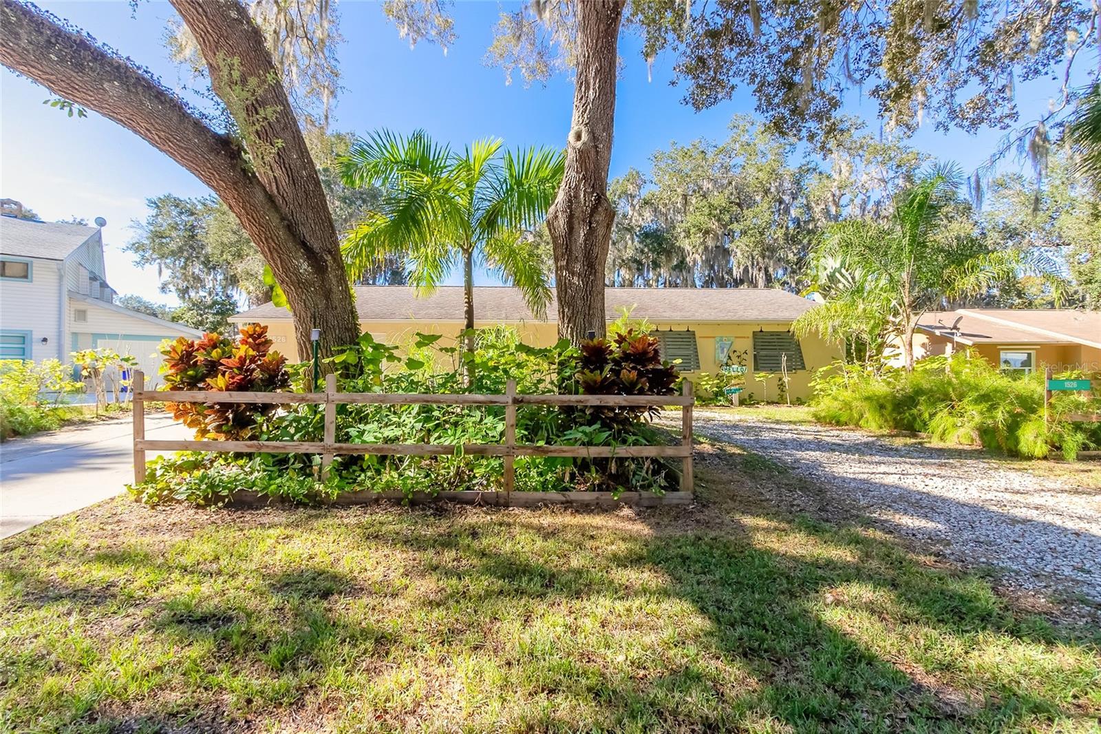 1526 Queen Palm Drive Property Photo 2