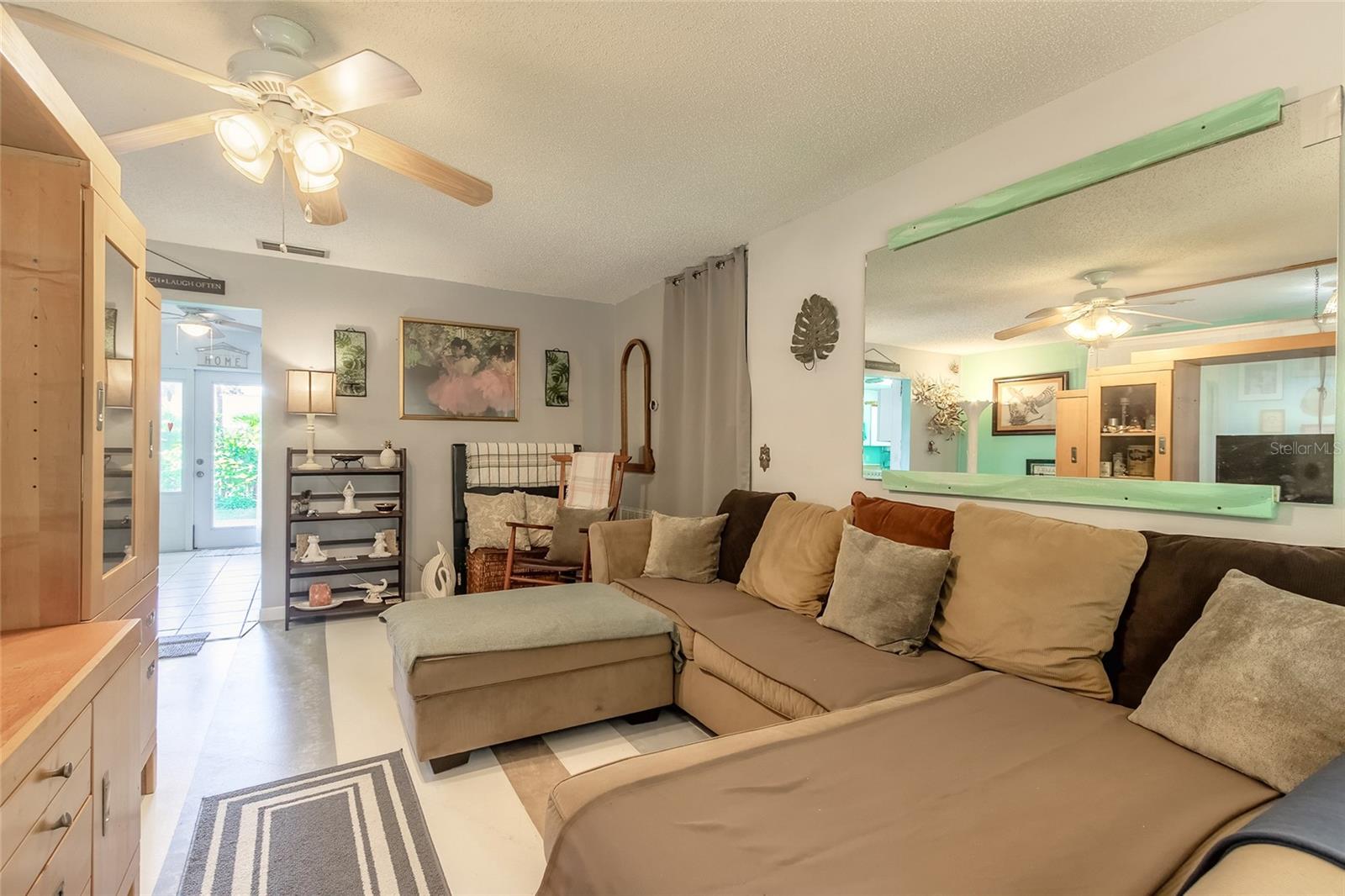 1526 Queen Palm Drive Property Photo 7