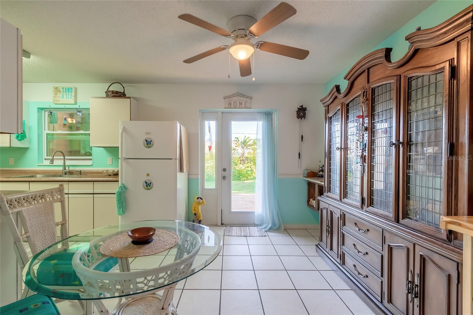 1526 Queen Palm Drive Property Photo 9