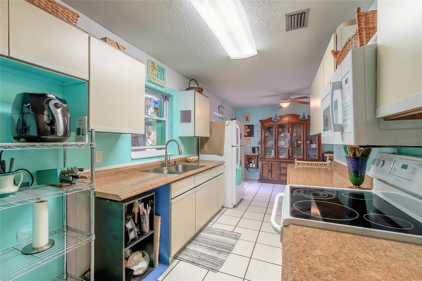 1526 Queen Palm Drive Property Photo 12