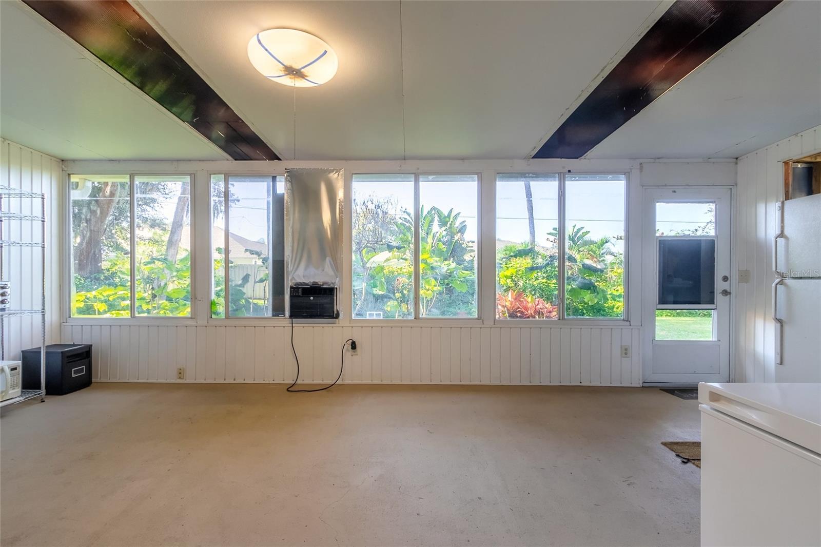 1526 Queen Palm Drive Property Photo 16