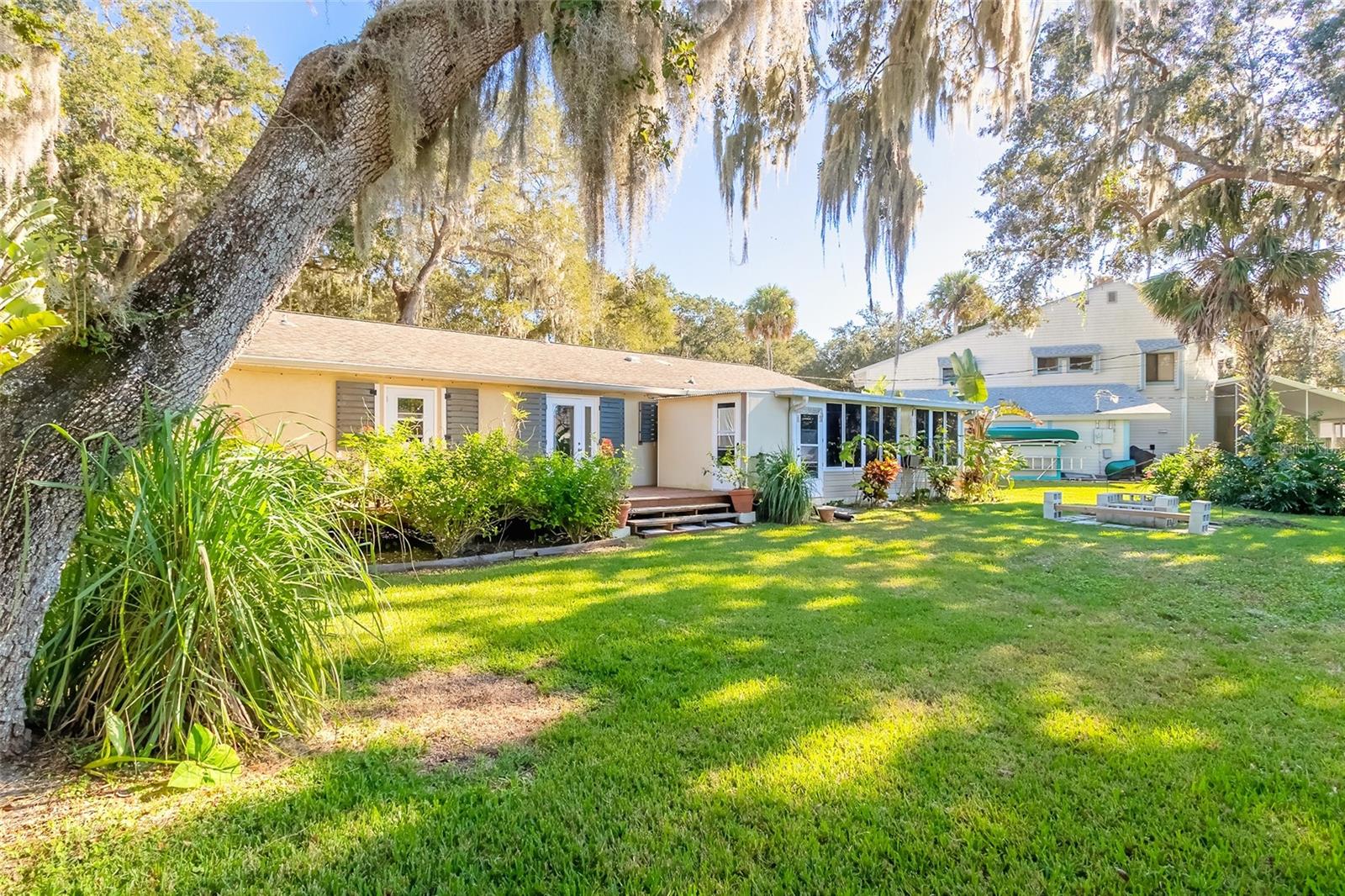 1526 Queen Palm Drive Property Photo 33