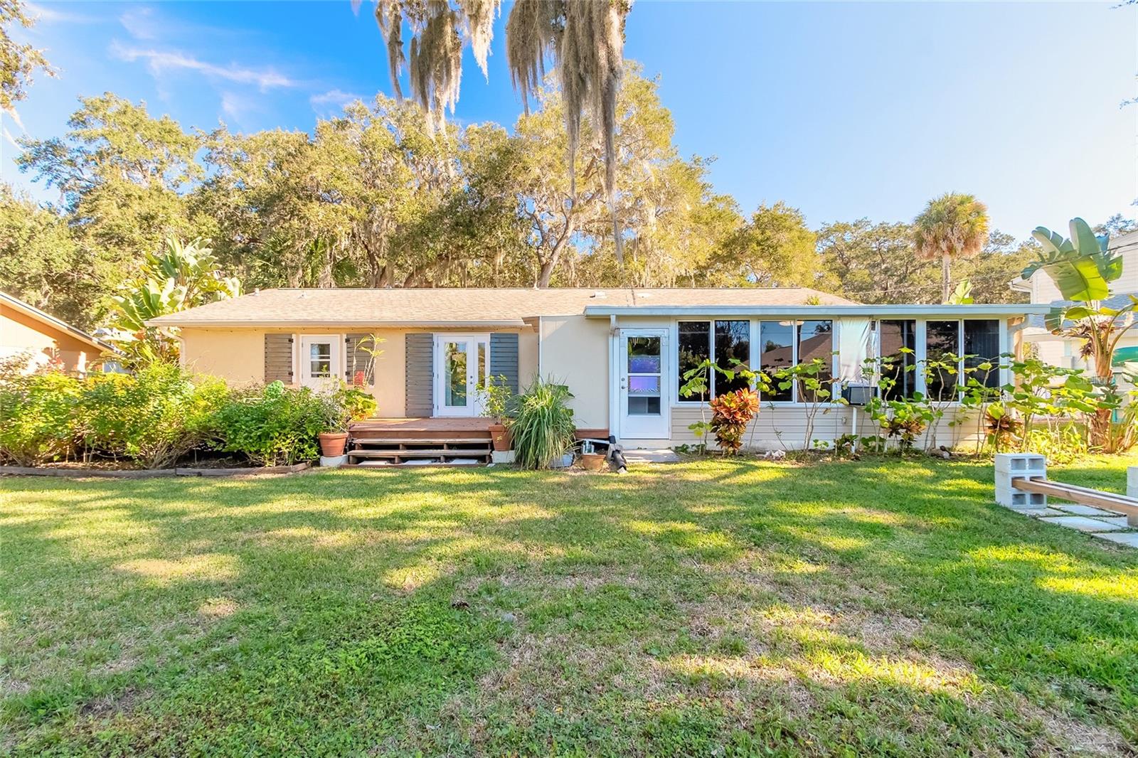 1526 Queen Palm Drive Property Photo 34
