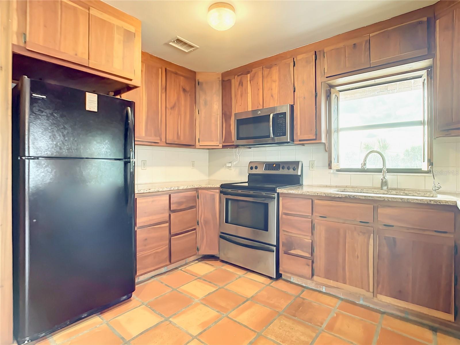 195 Lewis Street Property Photo 10