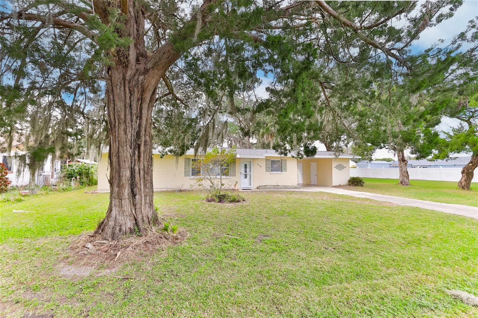 2510 Umbrella Tree Drive Property Photo 7