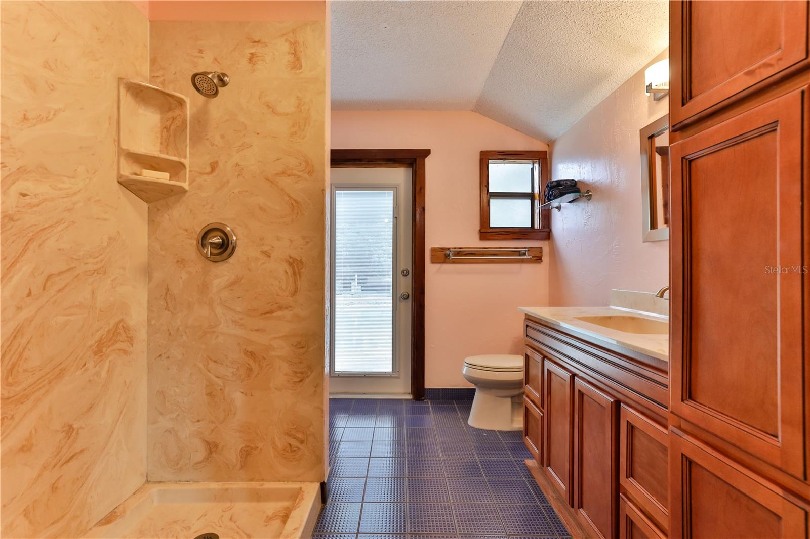 314 Due East Street Property Photo 28