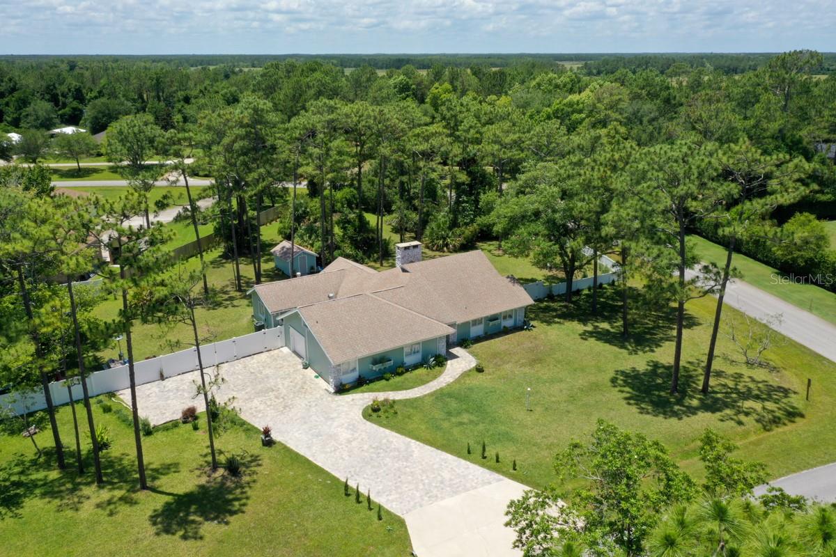 213 Riverbend Rd Property Photo