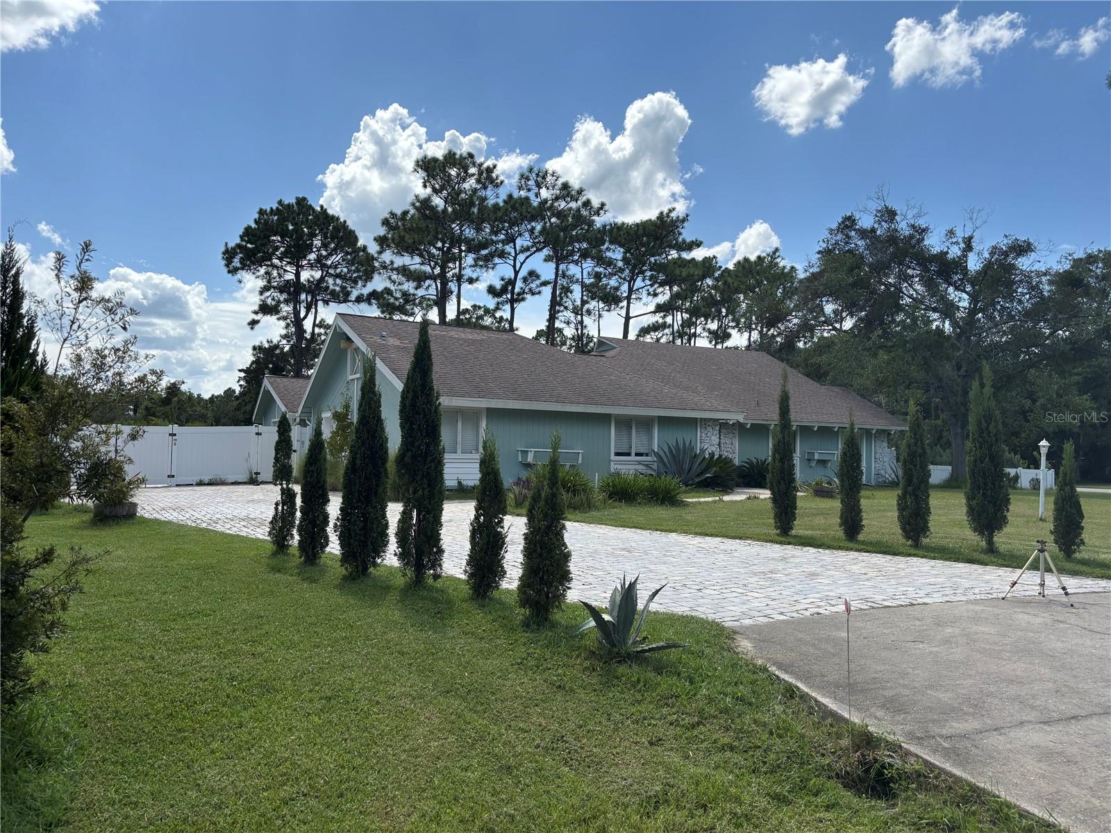 213 Riverbend Rd Property Photo 10