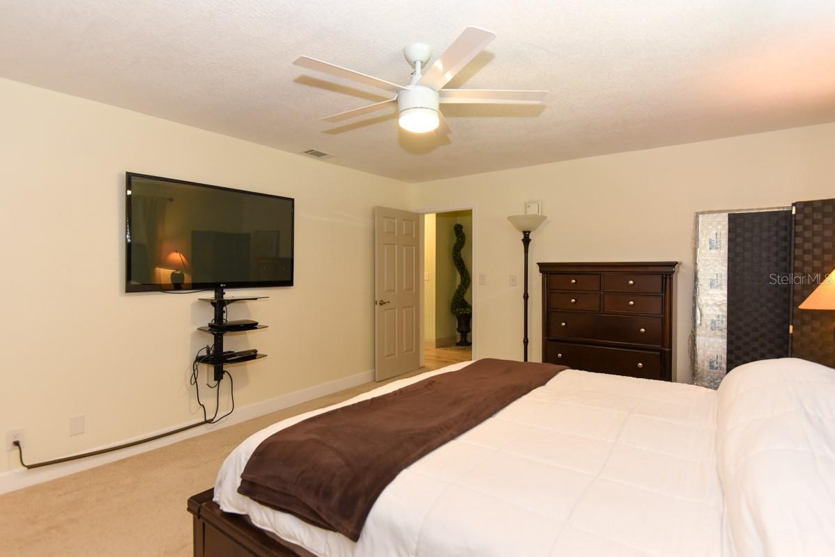 213 Riverbend Rd Property Photo 32