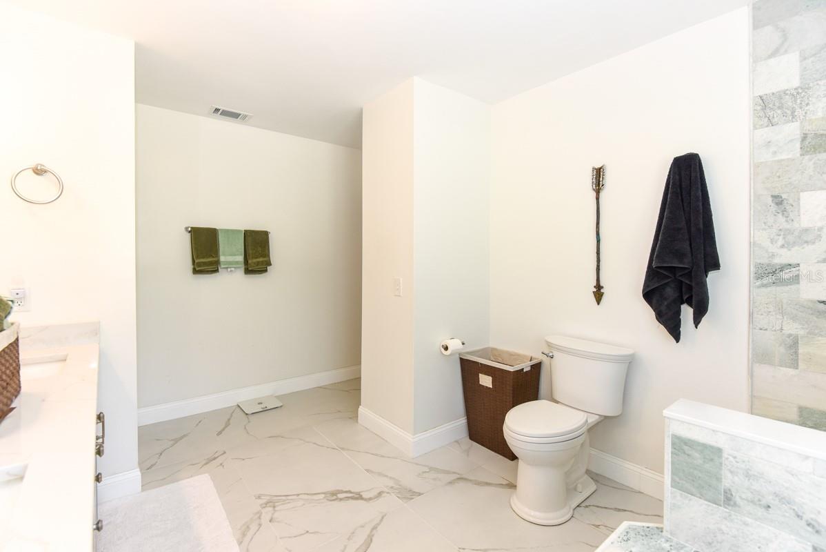213 Riverbend Rd Property Photo 38