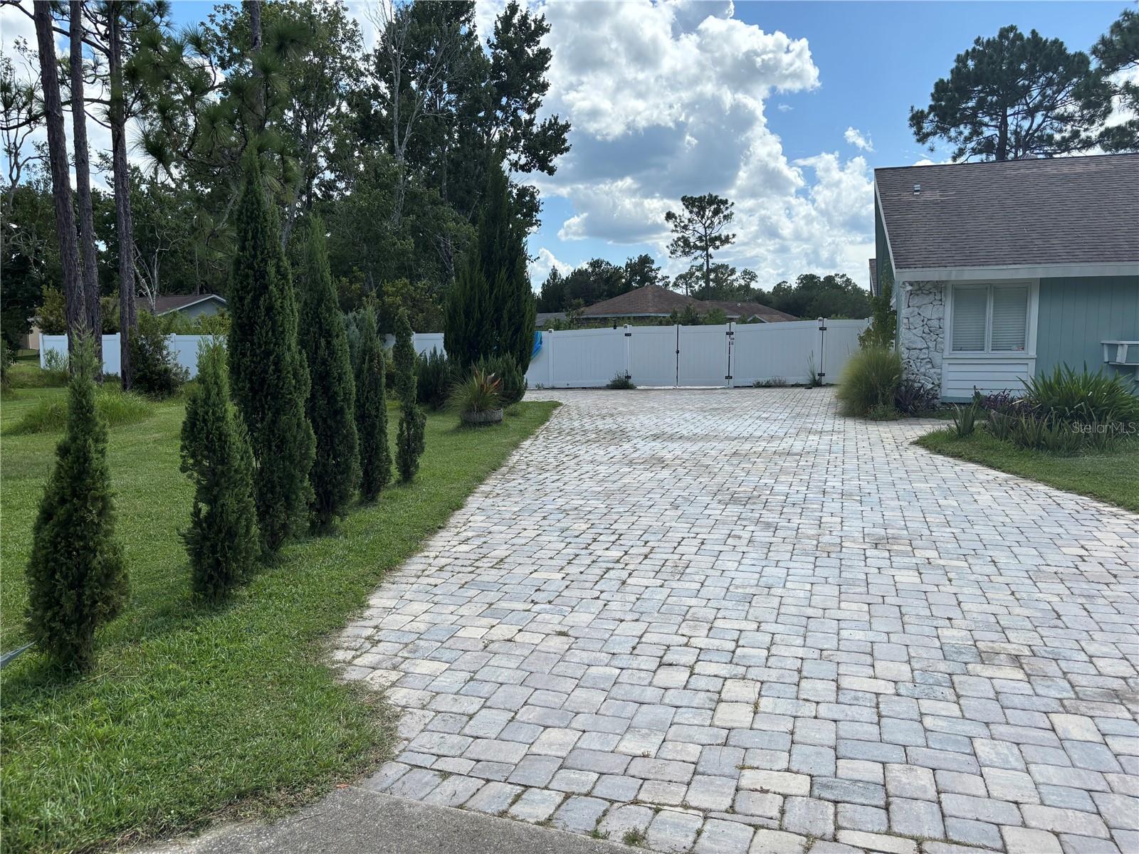 213 Riverbend Rd Property Photo 88