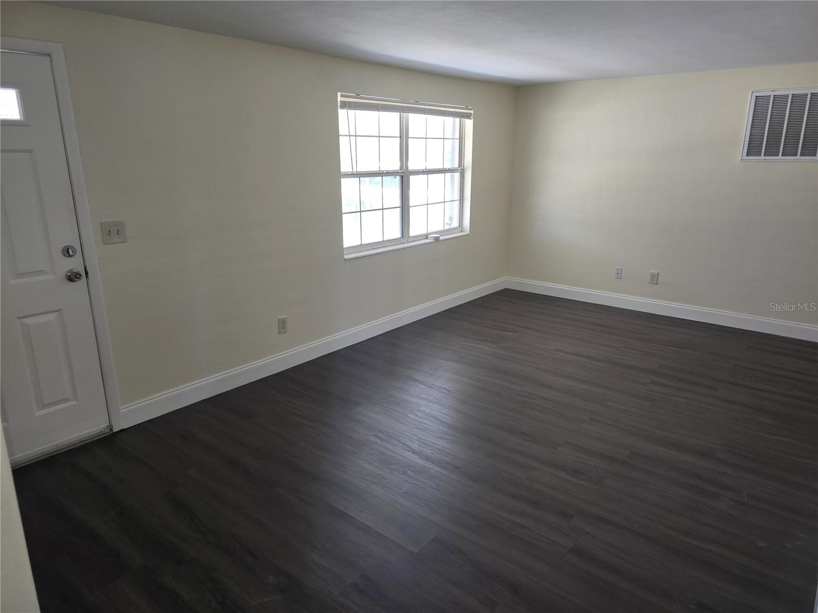 4823 Blossom Dr Property Photo 4