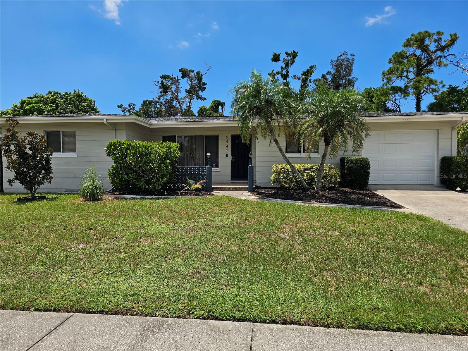 6442 Colonial Dr Property Photo 1