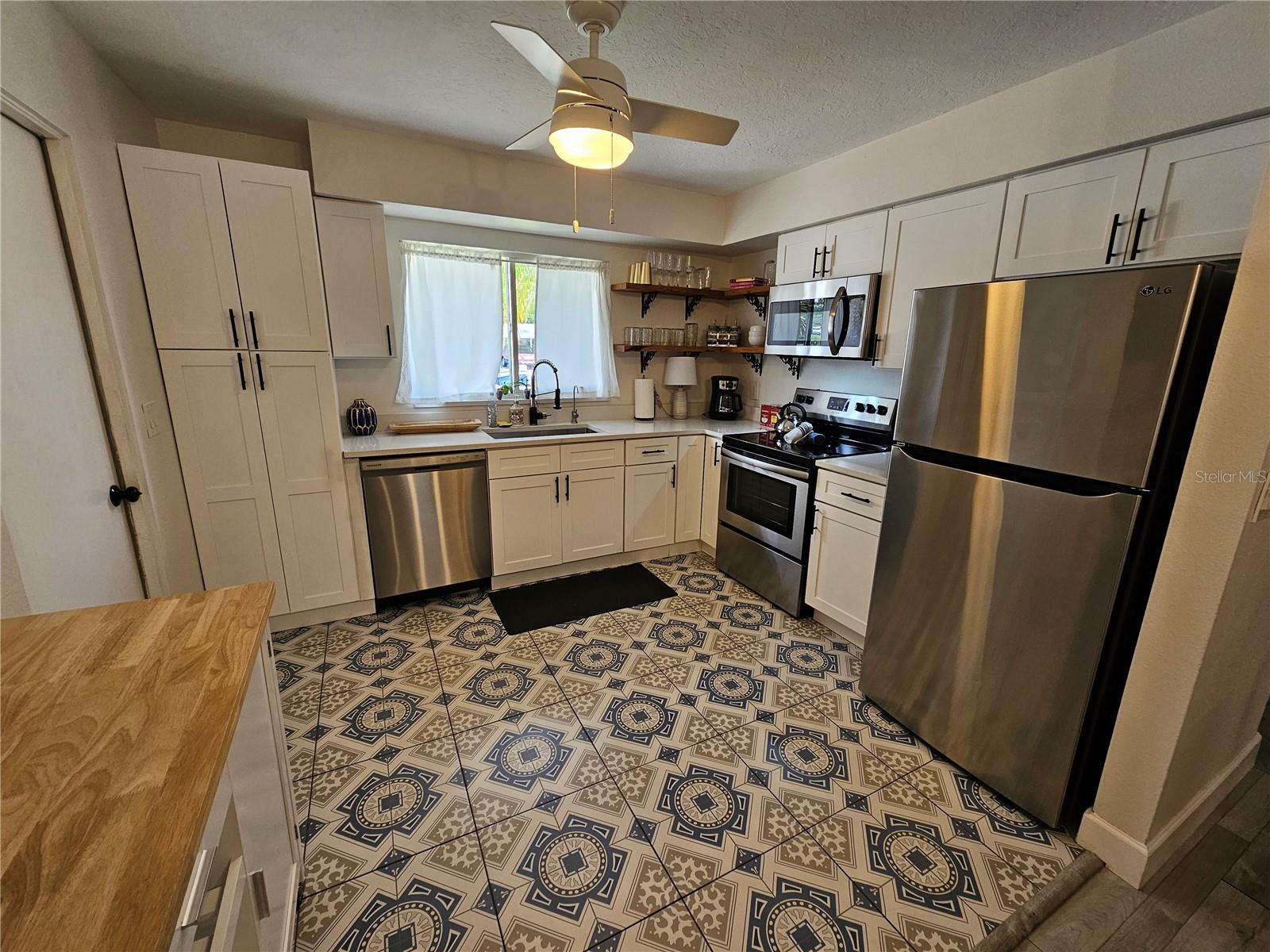 6442 Colonial Dr Property Photo 2