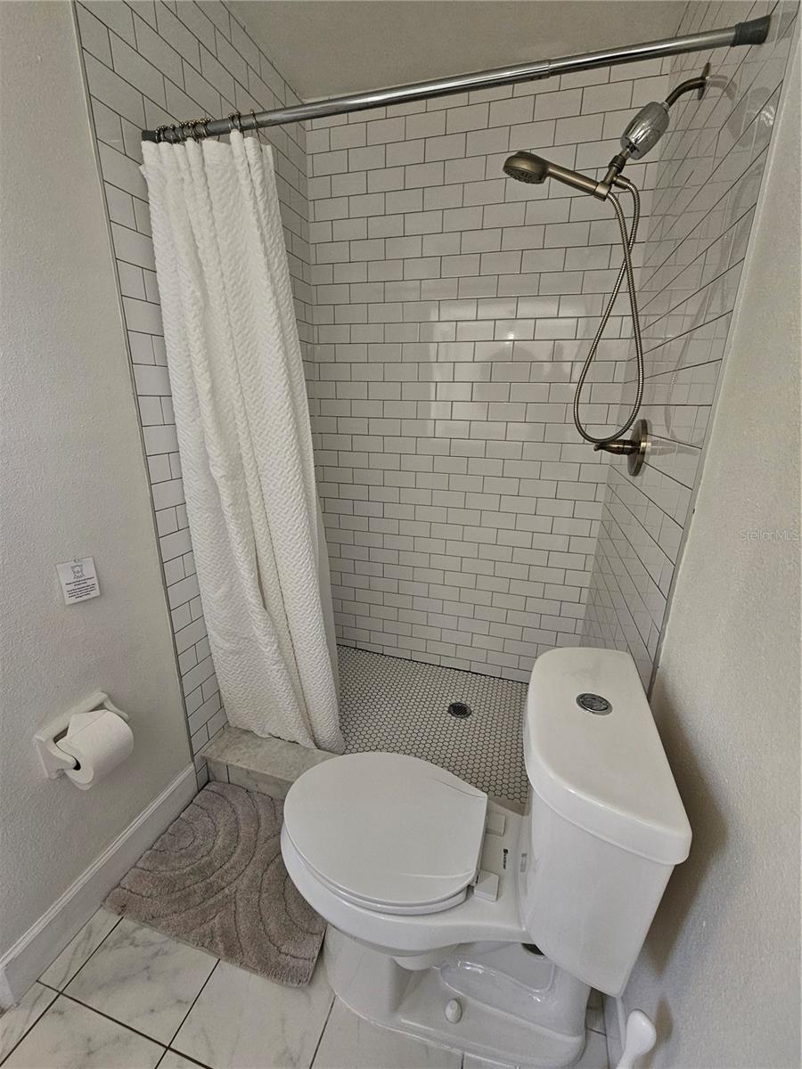 6442 Colonial Dr Property Photo 13