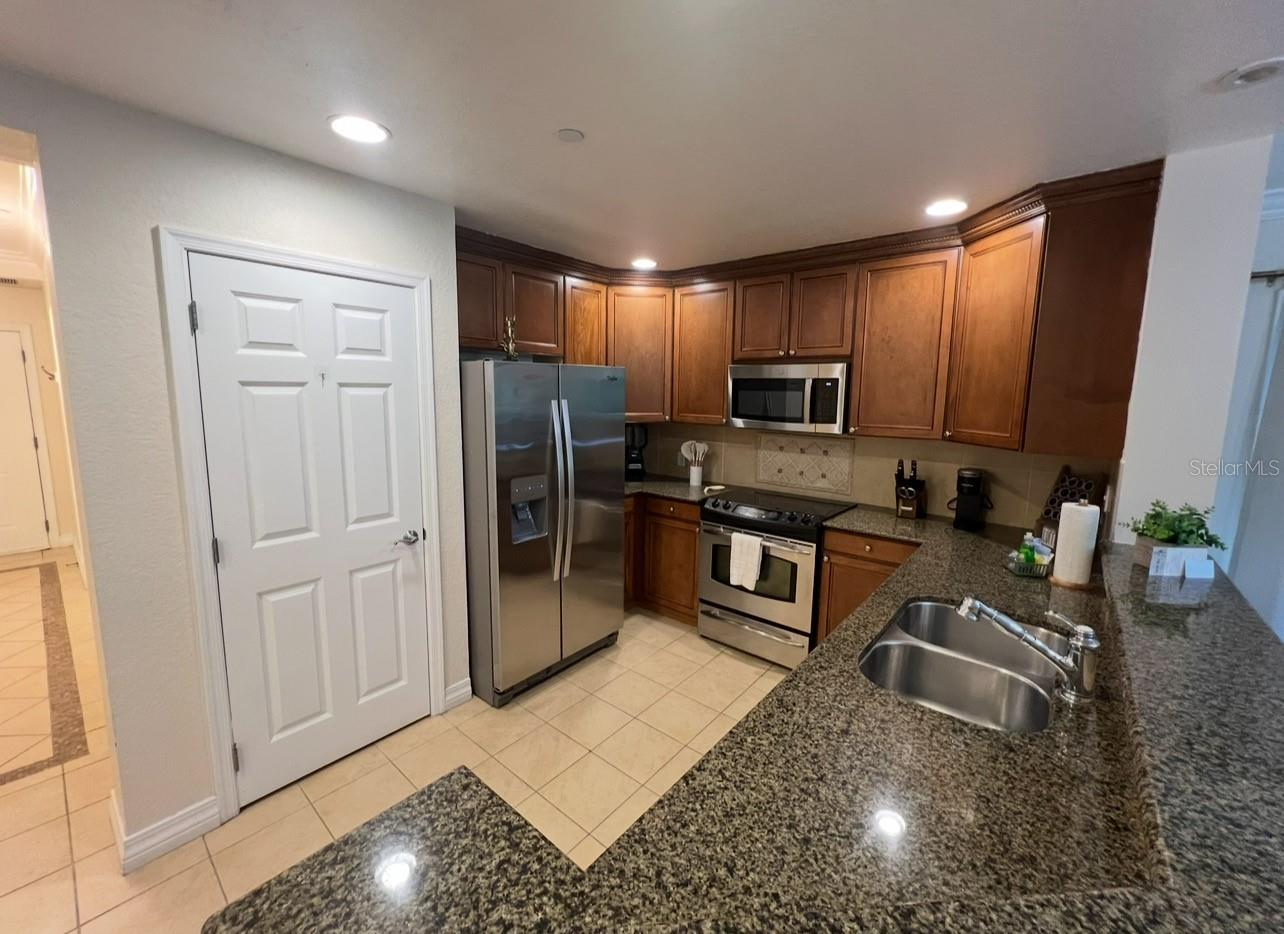 7612 Cabana Ct #101 Property Photo 5