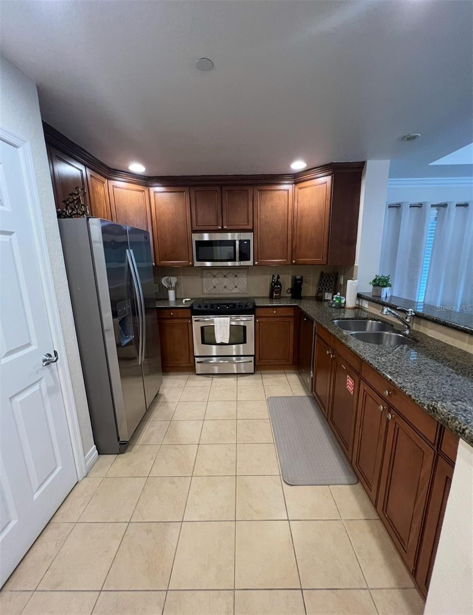 7612 Cabana Ct #101 Property Photo 6