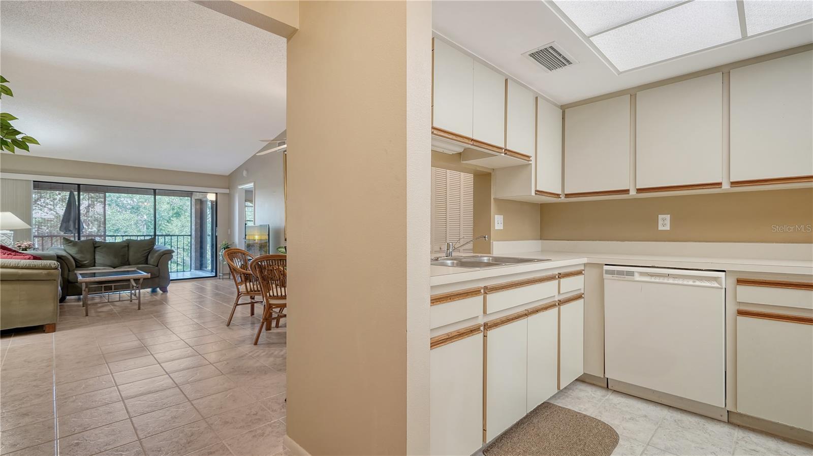 5649 Summer Side Ln #41b Property Photo 4
