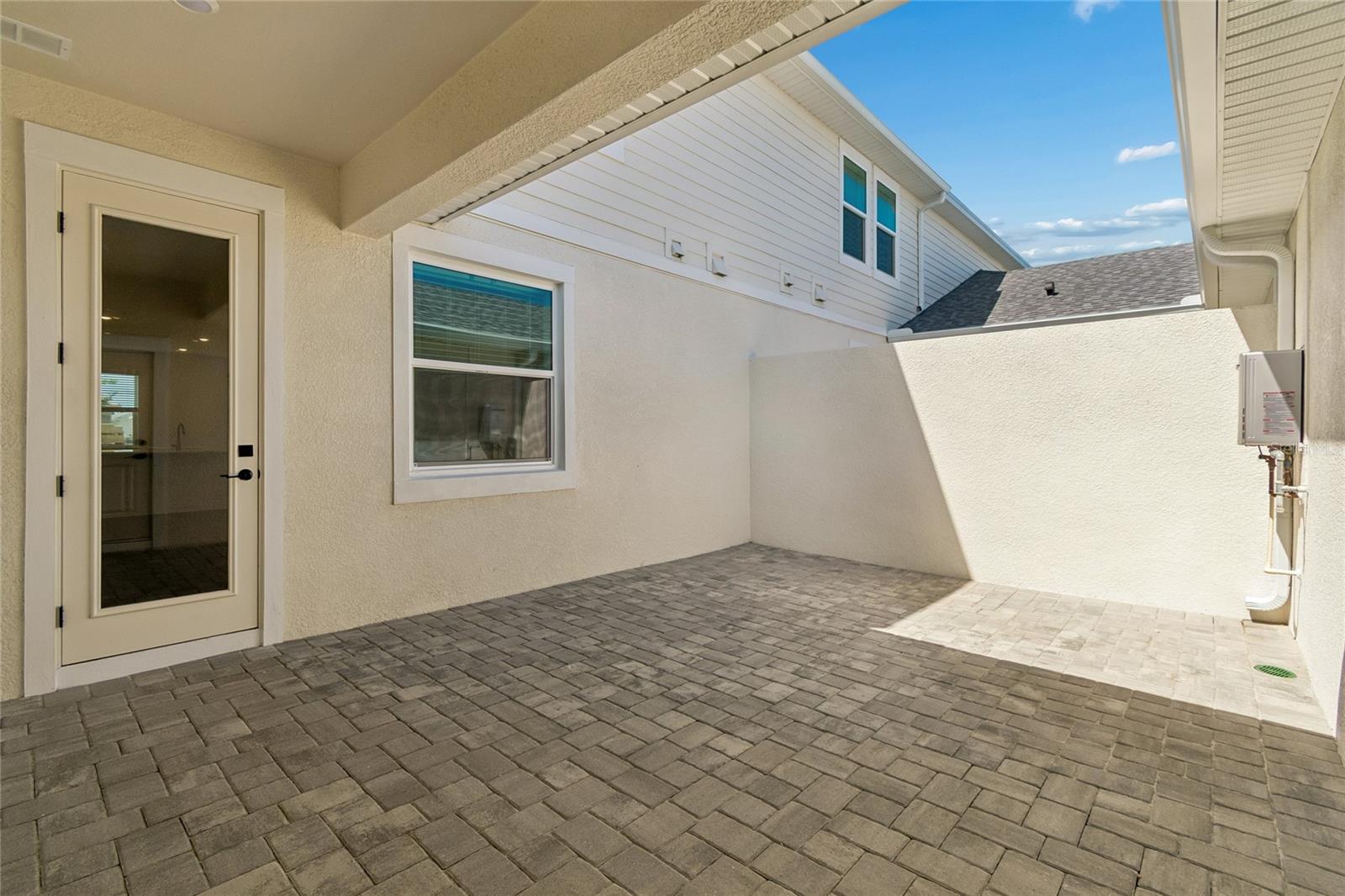 8215 Seaflower Pkwy Property Photo 2