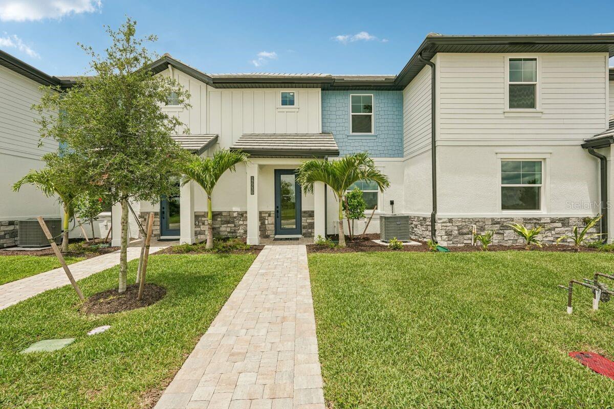 17736 BROADLEAF LOOP Property Photo 1