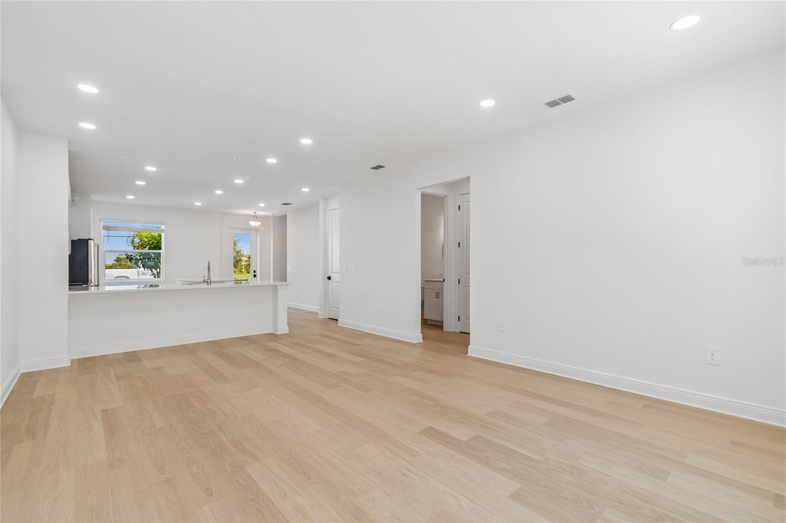17736 Broadleaf Loop Property Photo 7