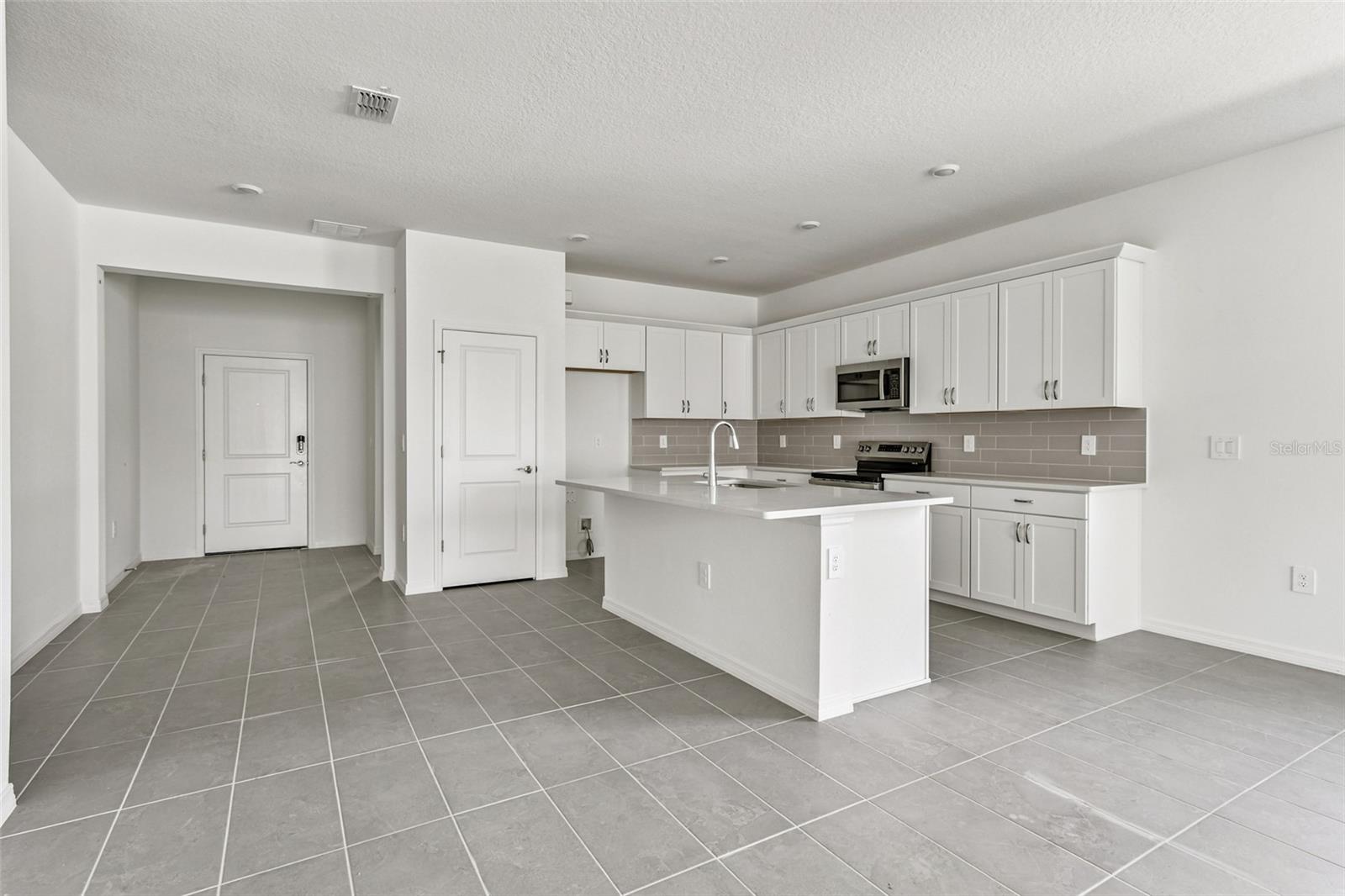 9122 Optimist Way Property Photo 3