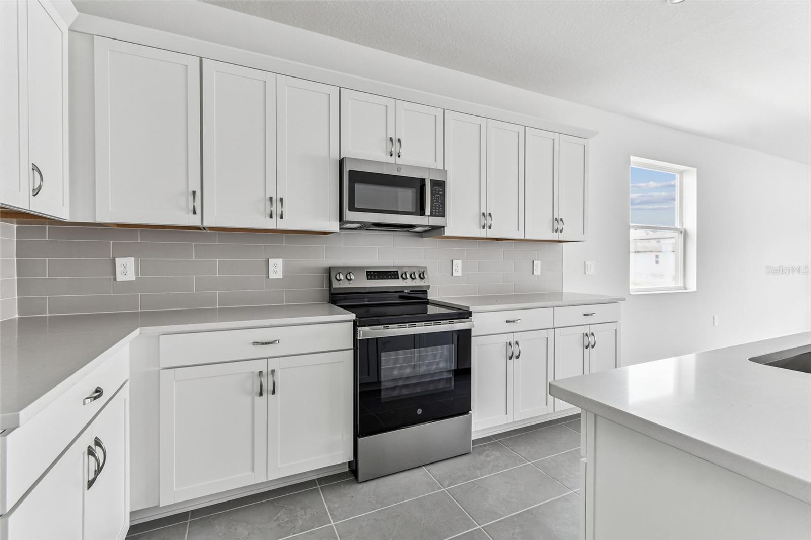 9122 Optimist Way Property Photo 4