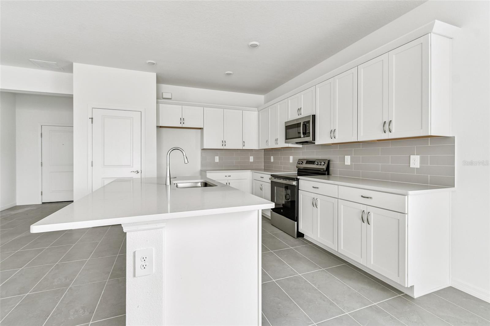 9122 Optimist Way Property Photo 6