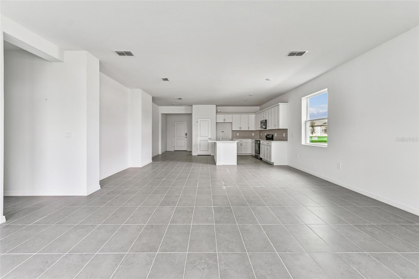 9122 Optimist Way Property Photo 7