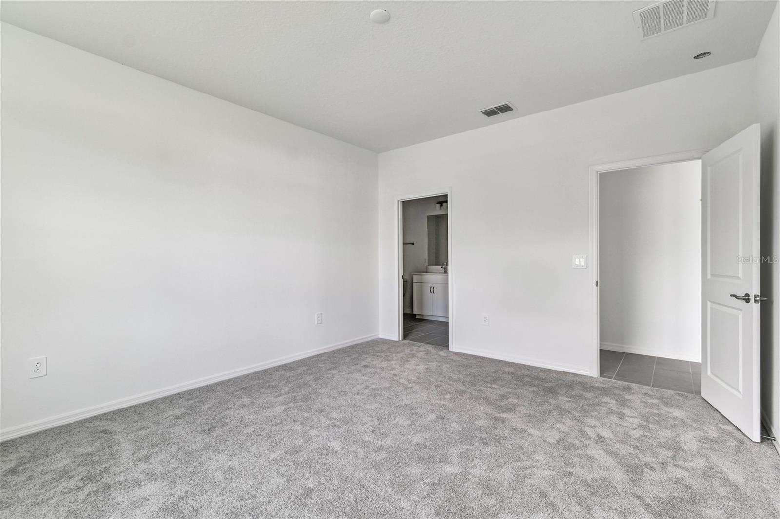9122 Optimist Way Property Photo 12