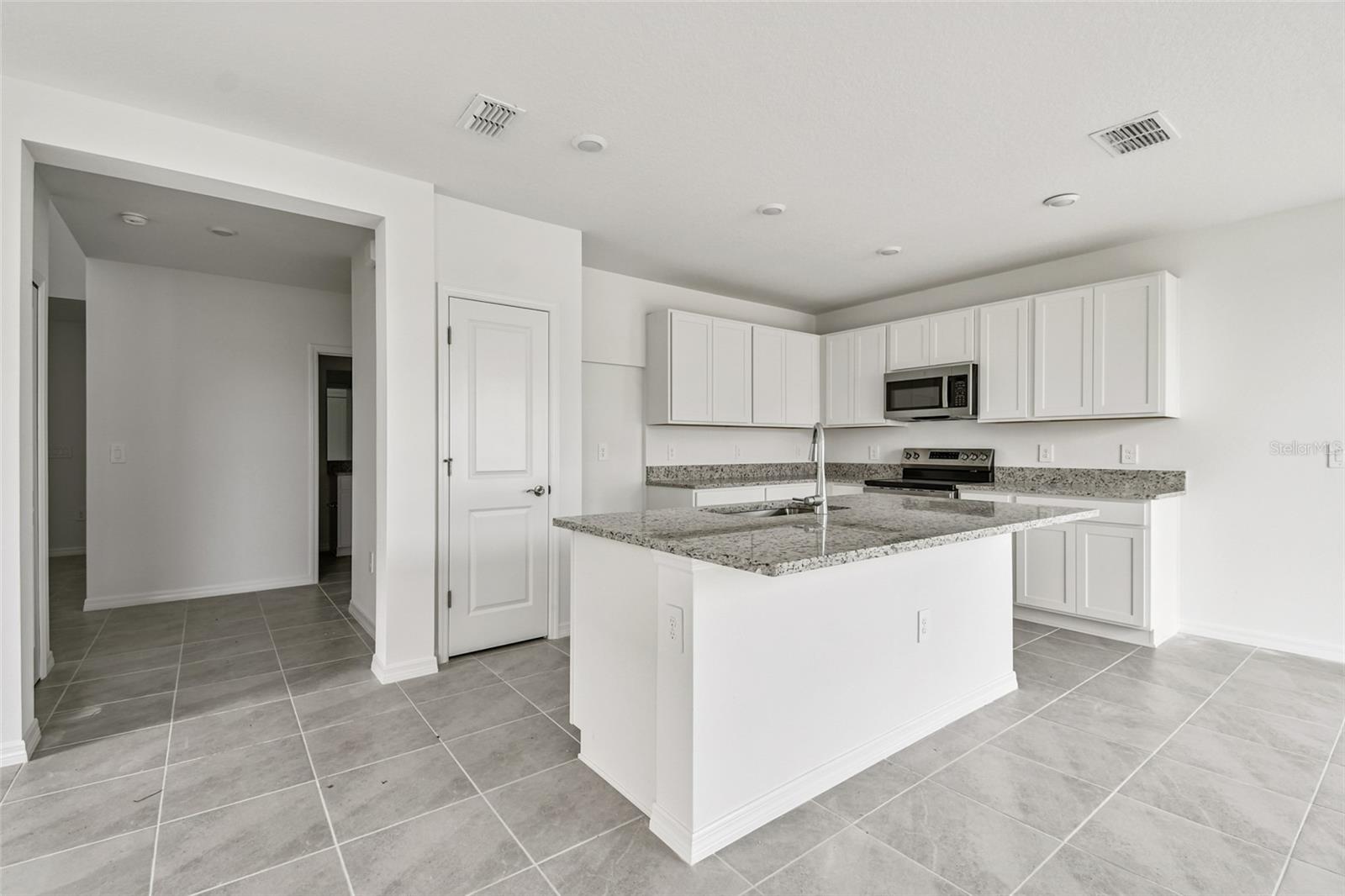 9118 Optimist Way Property Photo 6
