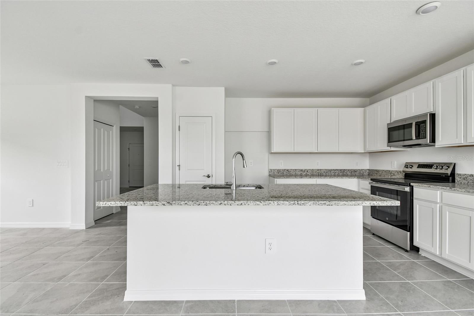 9118 Optimist Way Property Photo 7