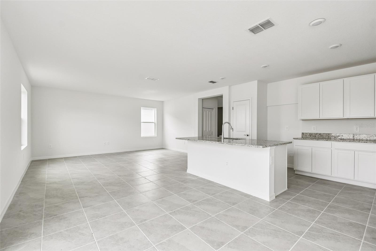 9118 Optimist Way Property Photo 10
