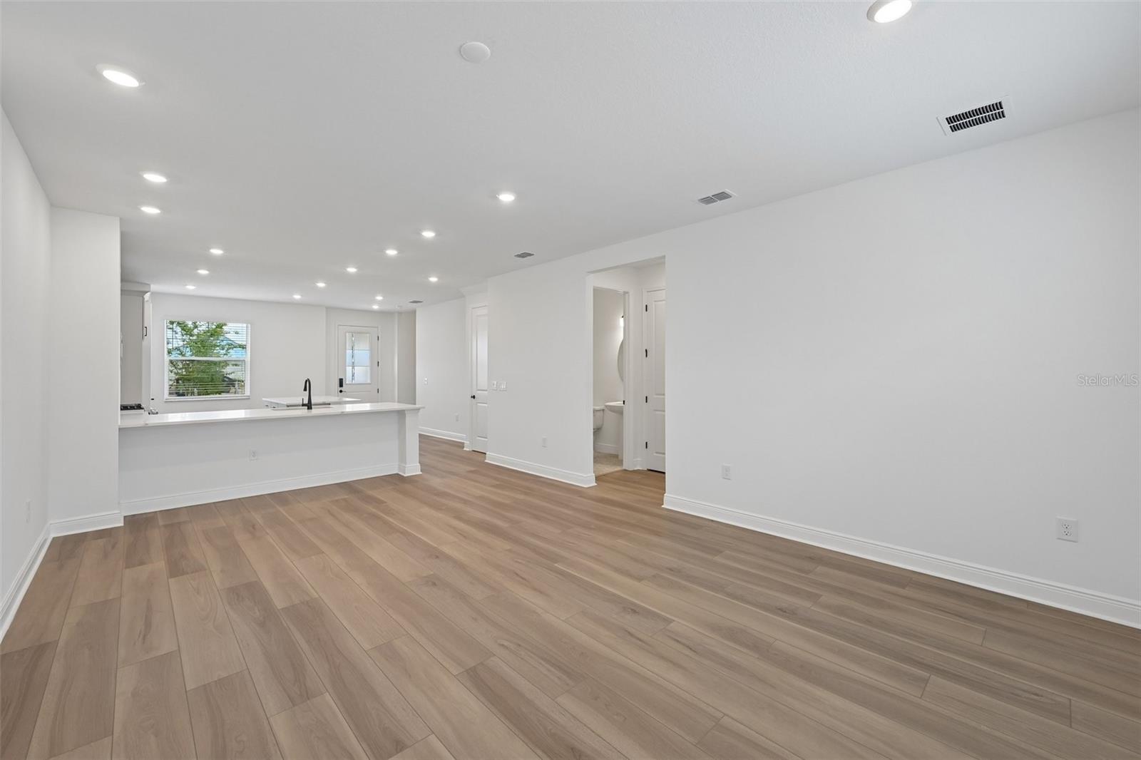 8229 Seaflower Pkwy Property Photo 10