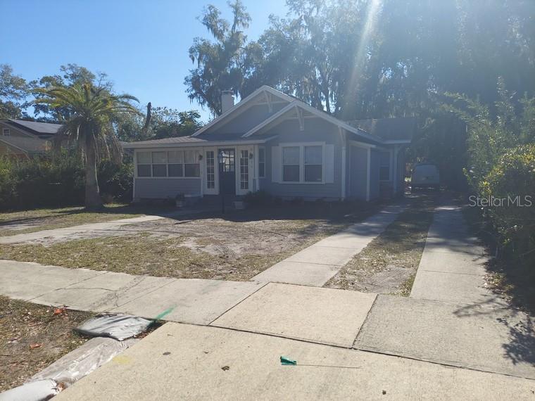 616 W HOWRY AVE