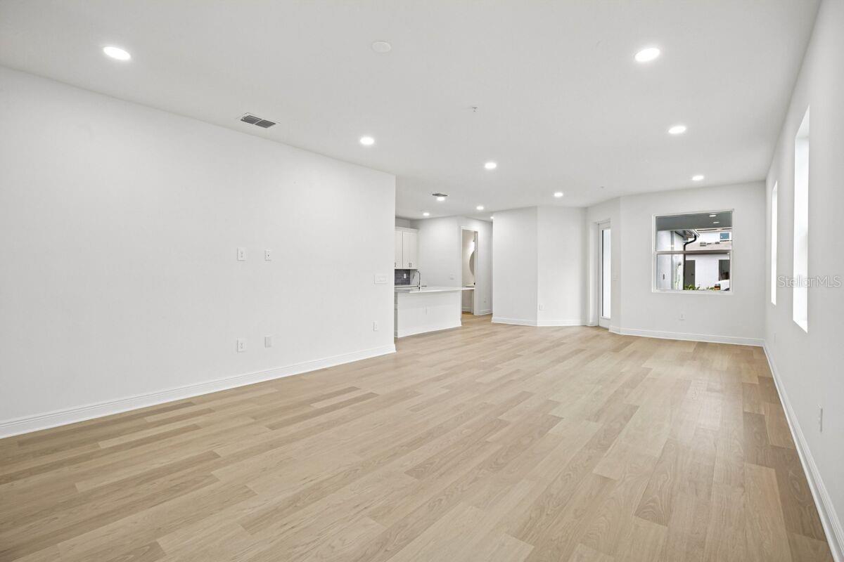 17829 Broadleaf Loop Property Photo 8