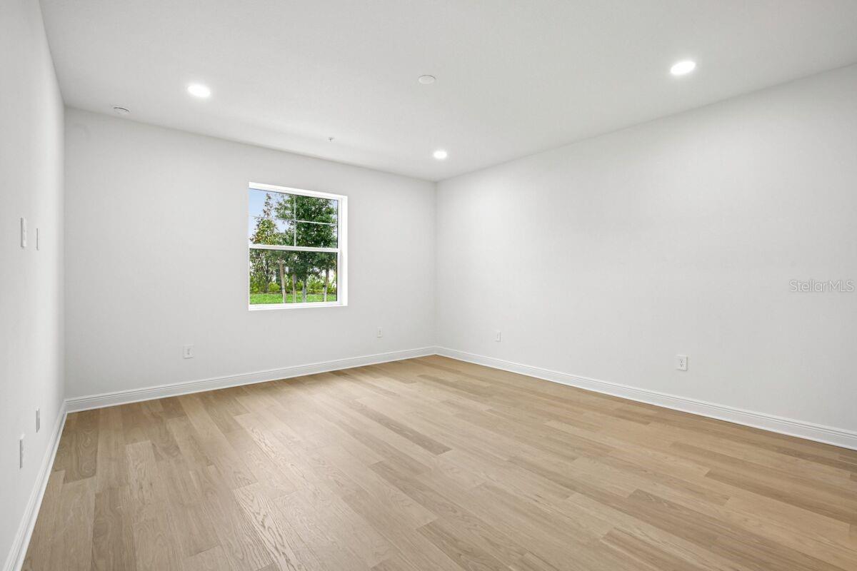 17829 Broadleaf Loop Property Photo 9
