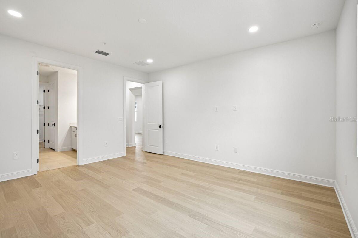 17829 Broadleaf Loop Property Photo 10