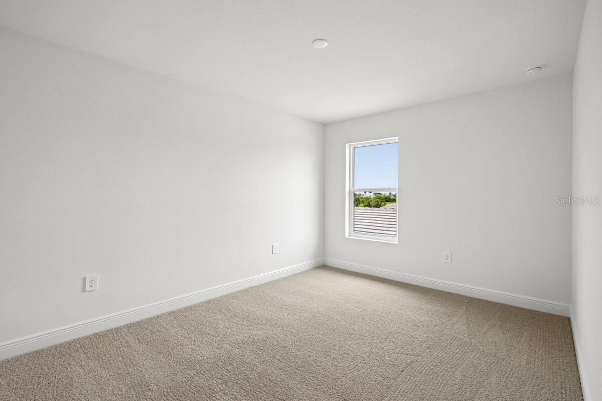 17829 Broadleaf Loop Property Photo 13