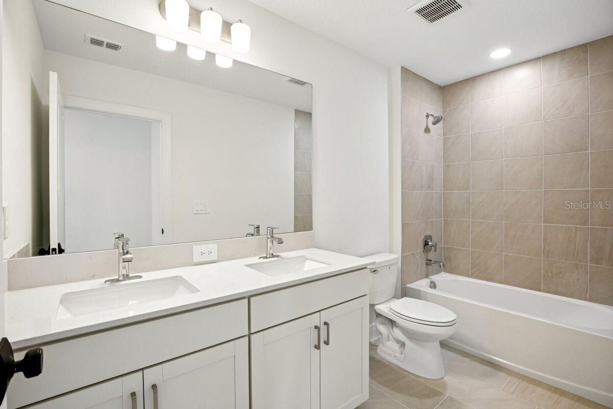 17829 Broadleaf Loop Property Photo 14
