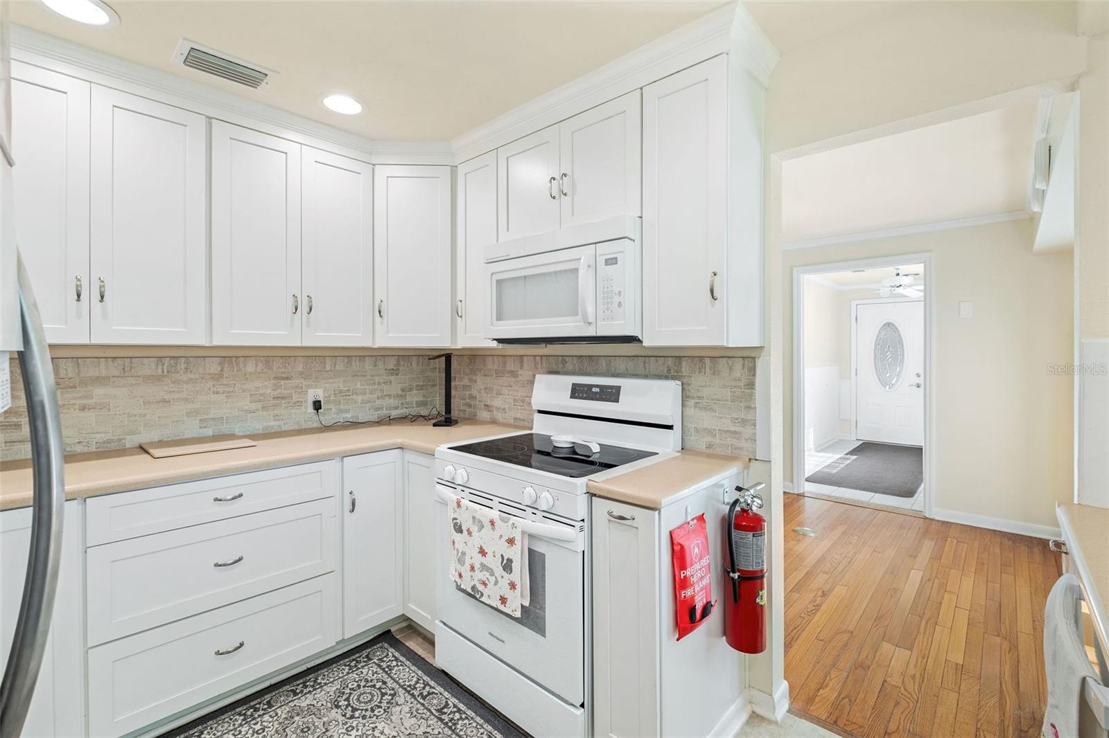 R4910519 Property Photo 3