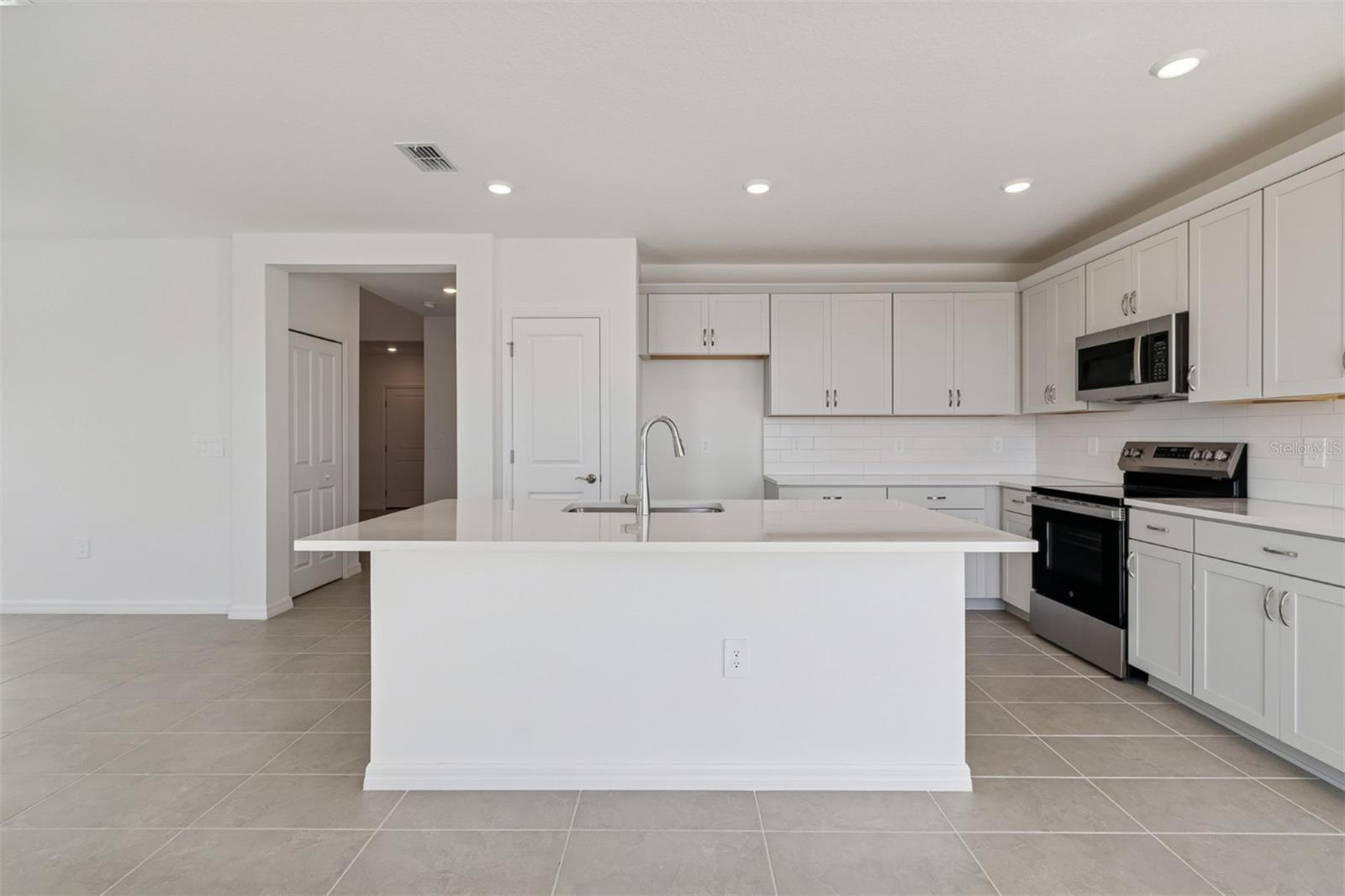 9018 Optimist Way Property Photo 8
