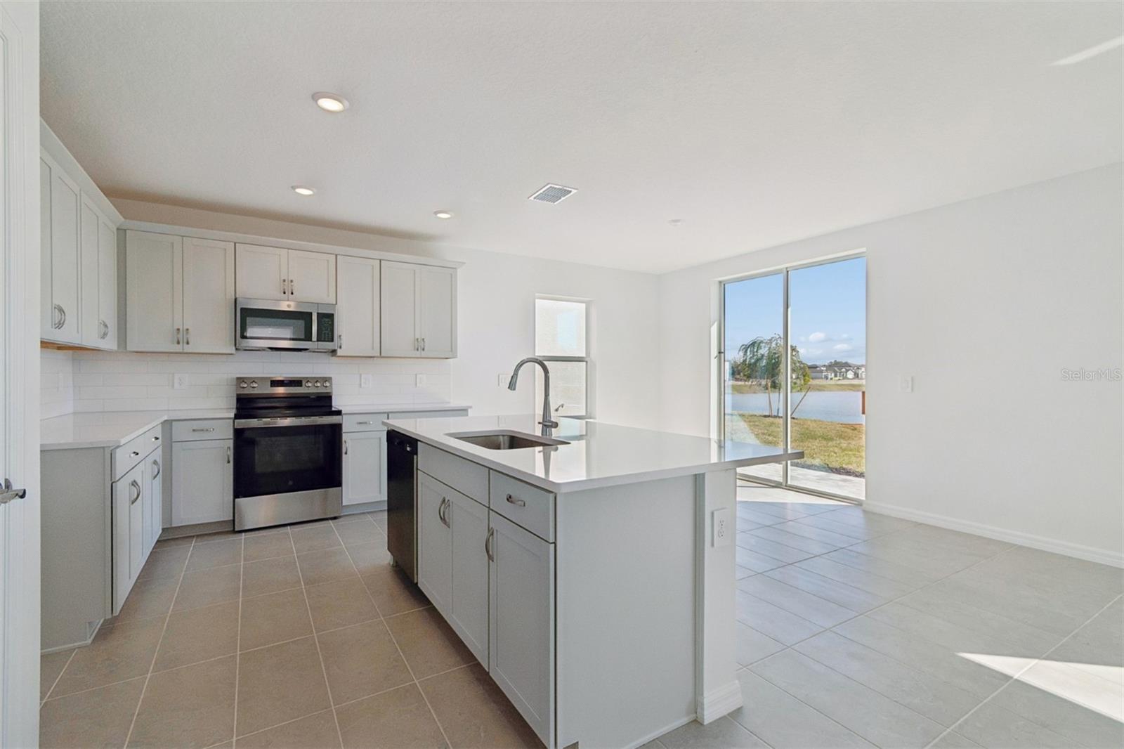 9018 Optimist Way Property Photo 11